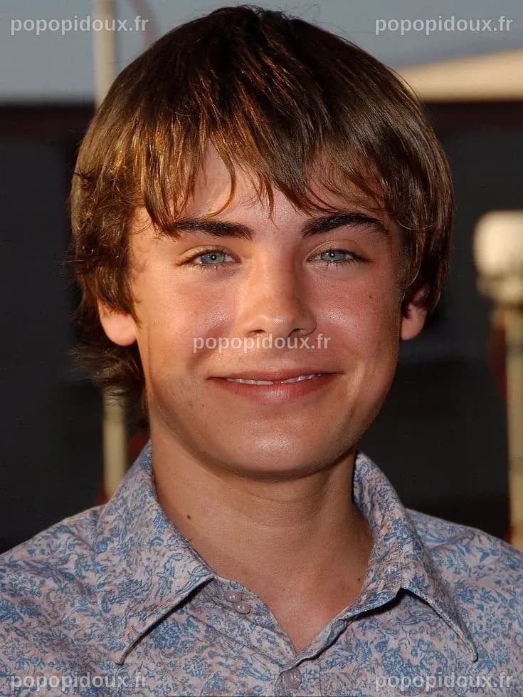Young Zac Efron in 'The Revenge Of The Mummy: The Ride' (2004)