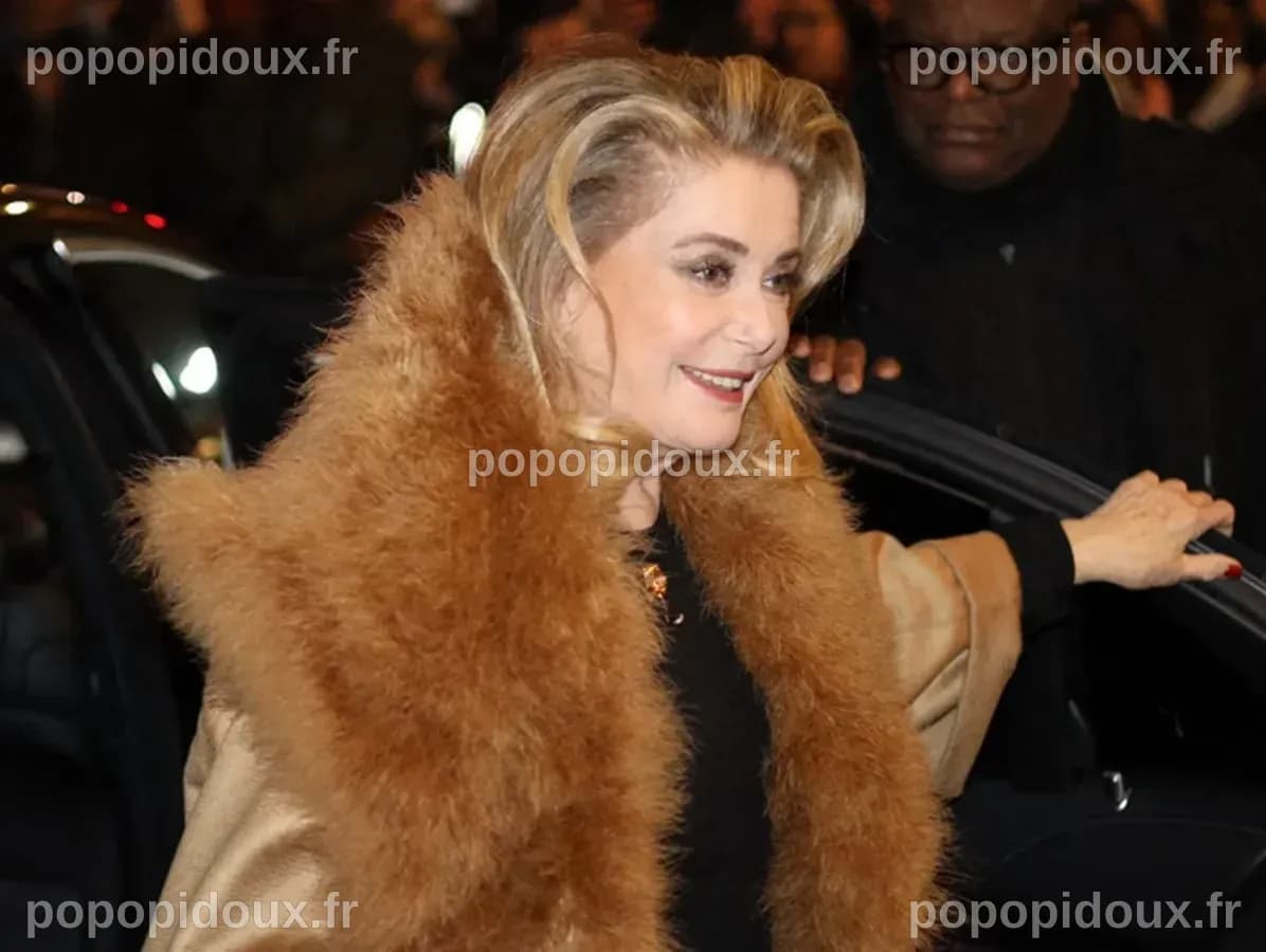 Catherine Deneuve remet au goût du jour des lunettes des années 50 - Public