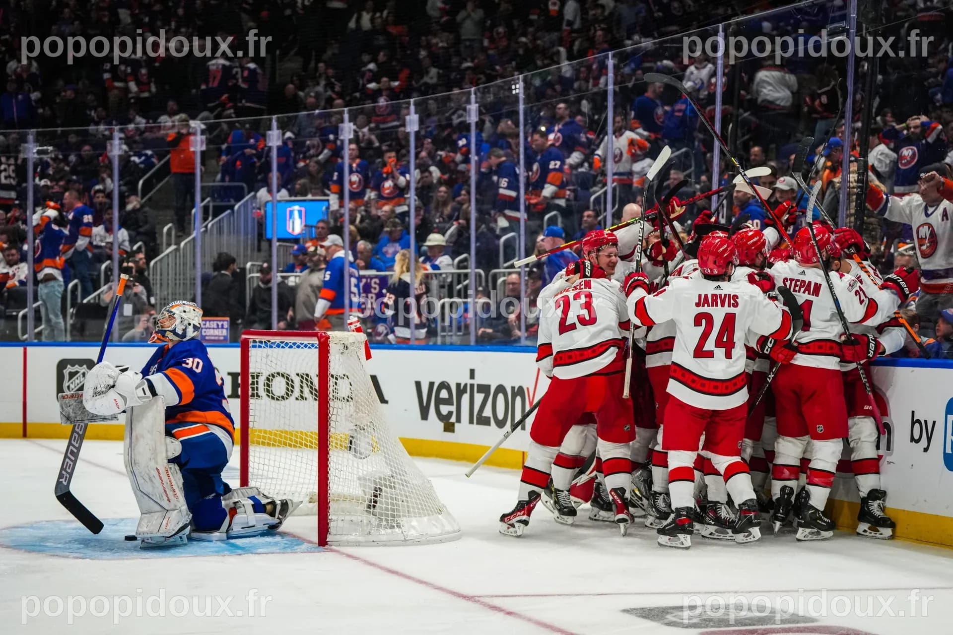 Les Hurricanes accueillent les Islanders après le doublé de Stankoven