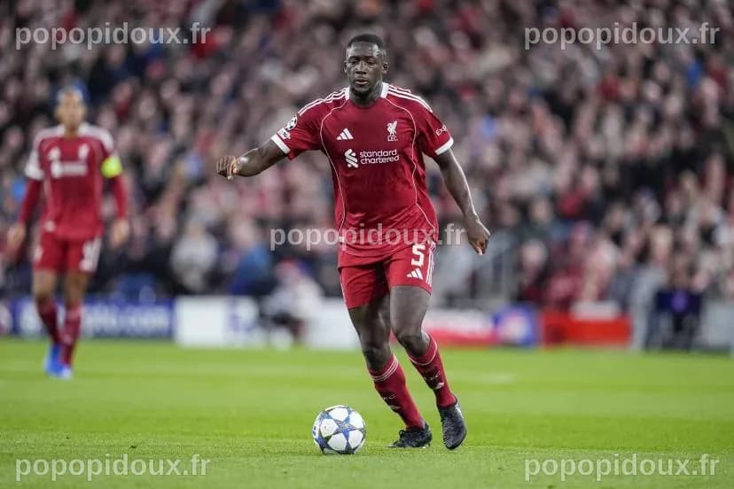 Liverpool a fait une nouvelle offre de prolongation au défenseur ...