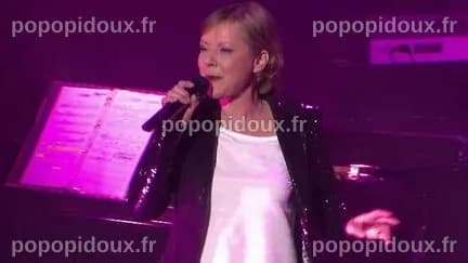 Nostalgie des Années 80 : Le Retour Éblouissant de Dorothée sur Scène