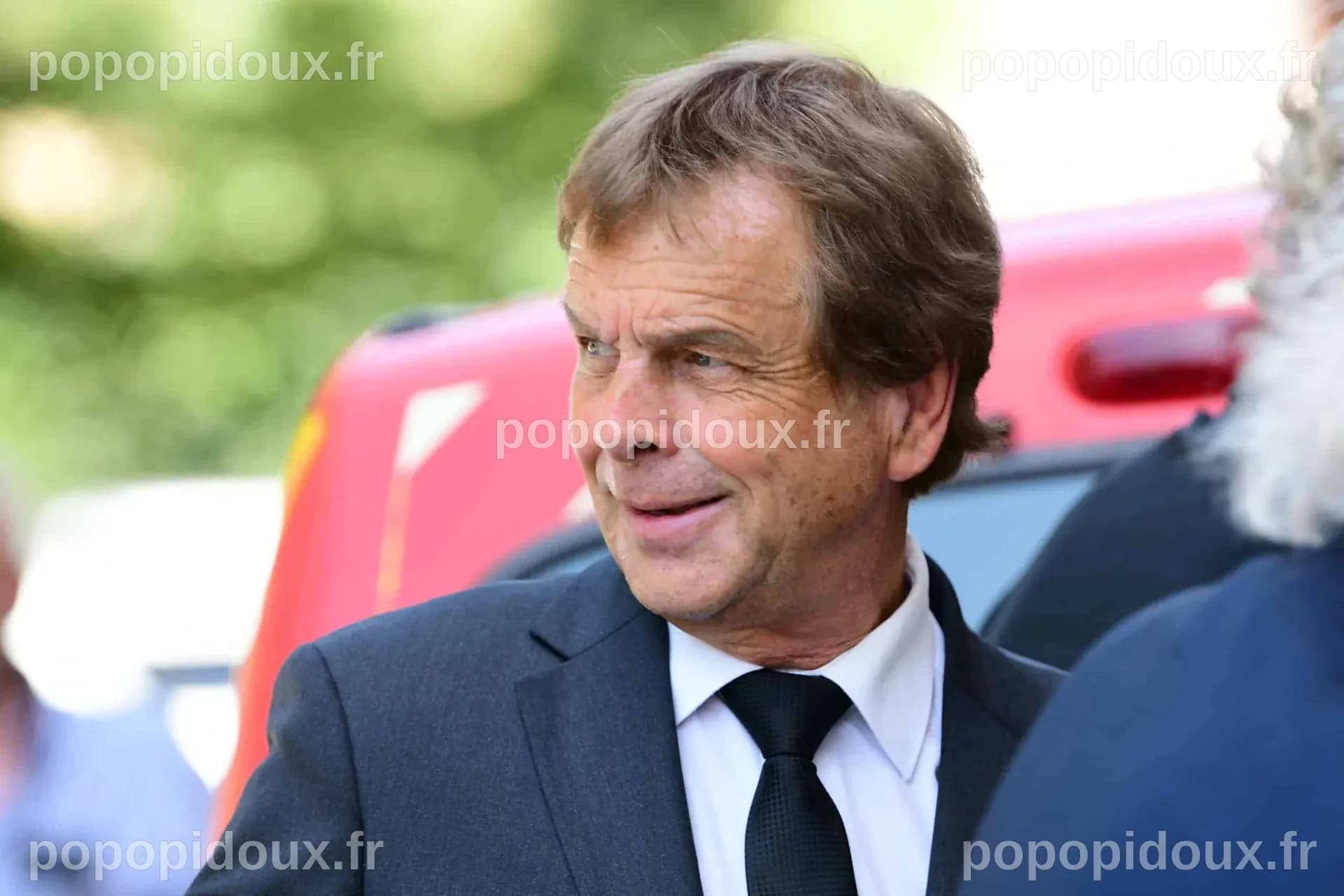 C.Jérôme : son croque-mort fait des révélations inédites - Public