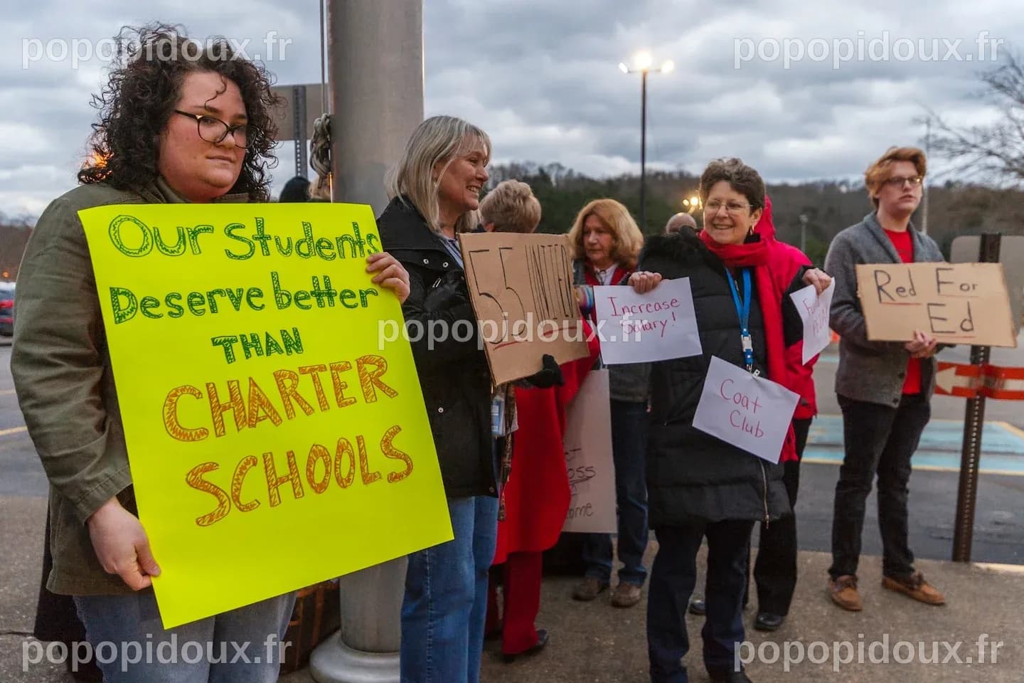 Des parents et des législateurs réclament une enquête après la suppression des fonds d'une école charter du comté de York