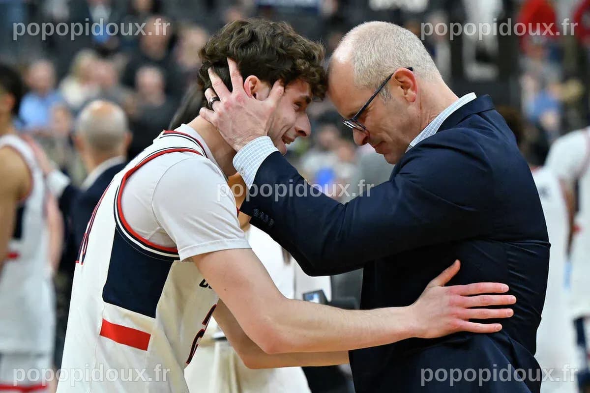 UConn men's basketball coach Dan Hurley reacts to son's 3-pointer