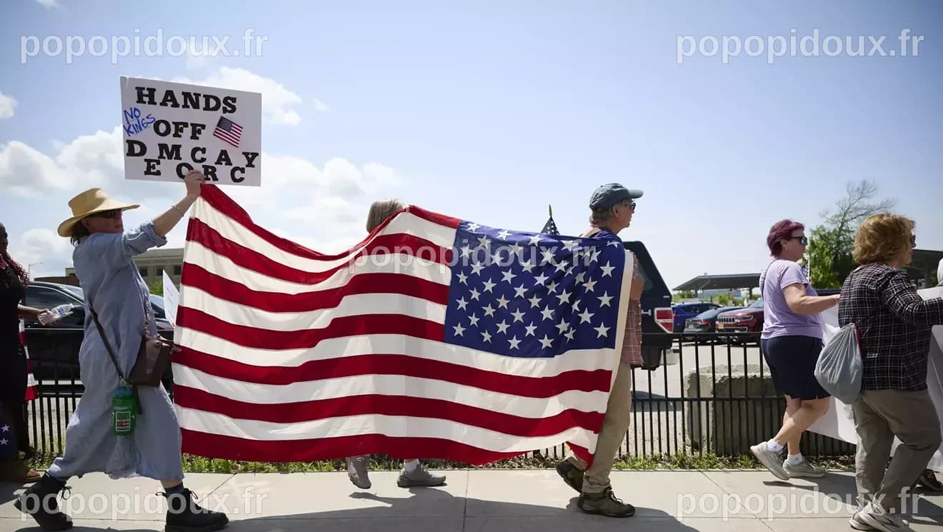 Des manifestations 'Pas de Rois' dans le Triangle et à travers le pays