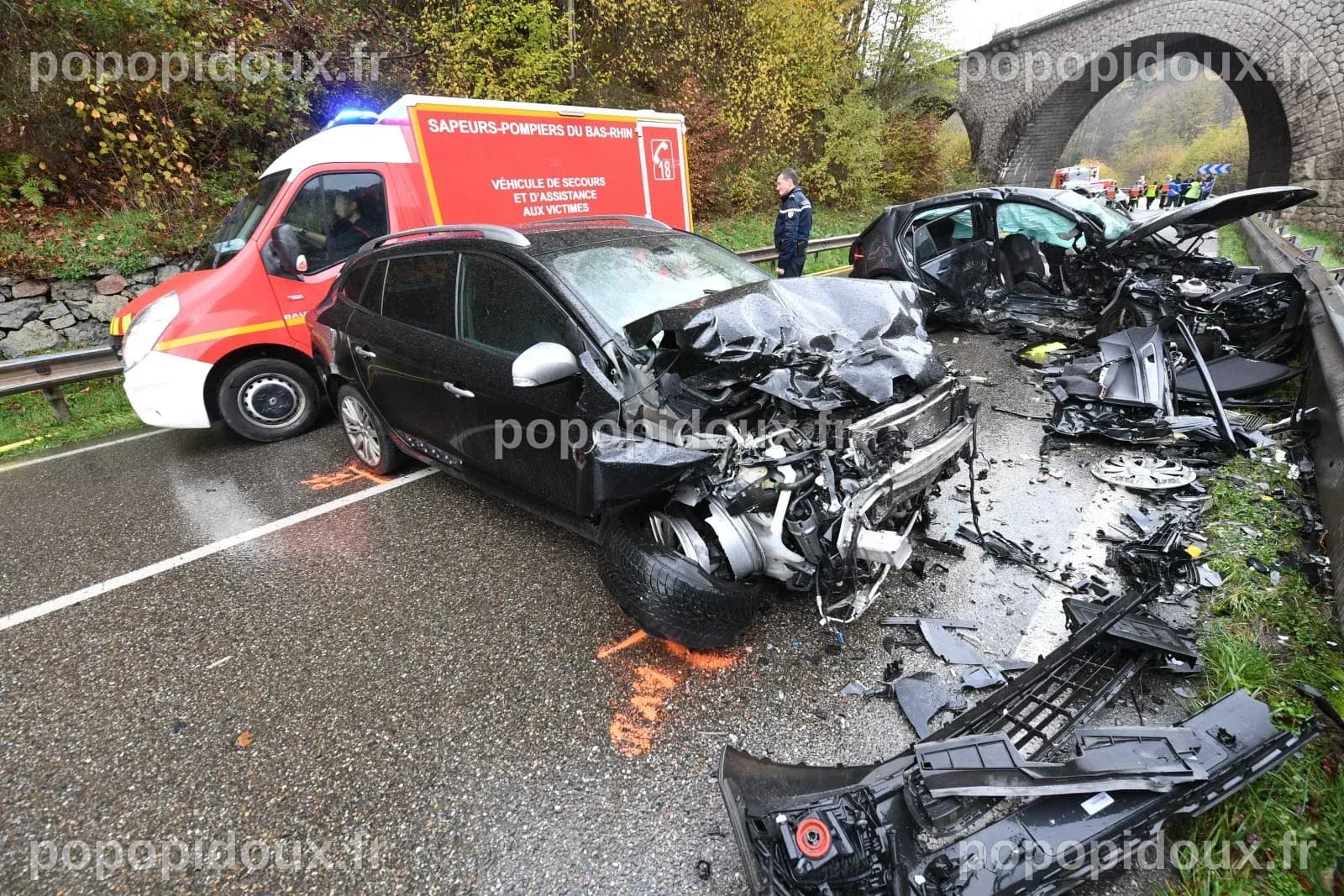 Deux blessés, dont un suspect, dans des accidents de voiture après un braquage de banque
