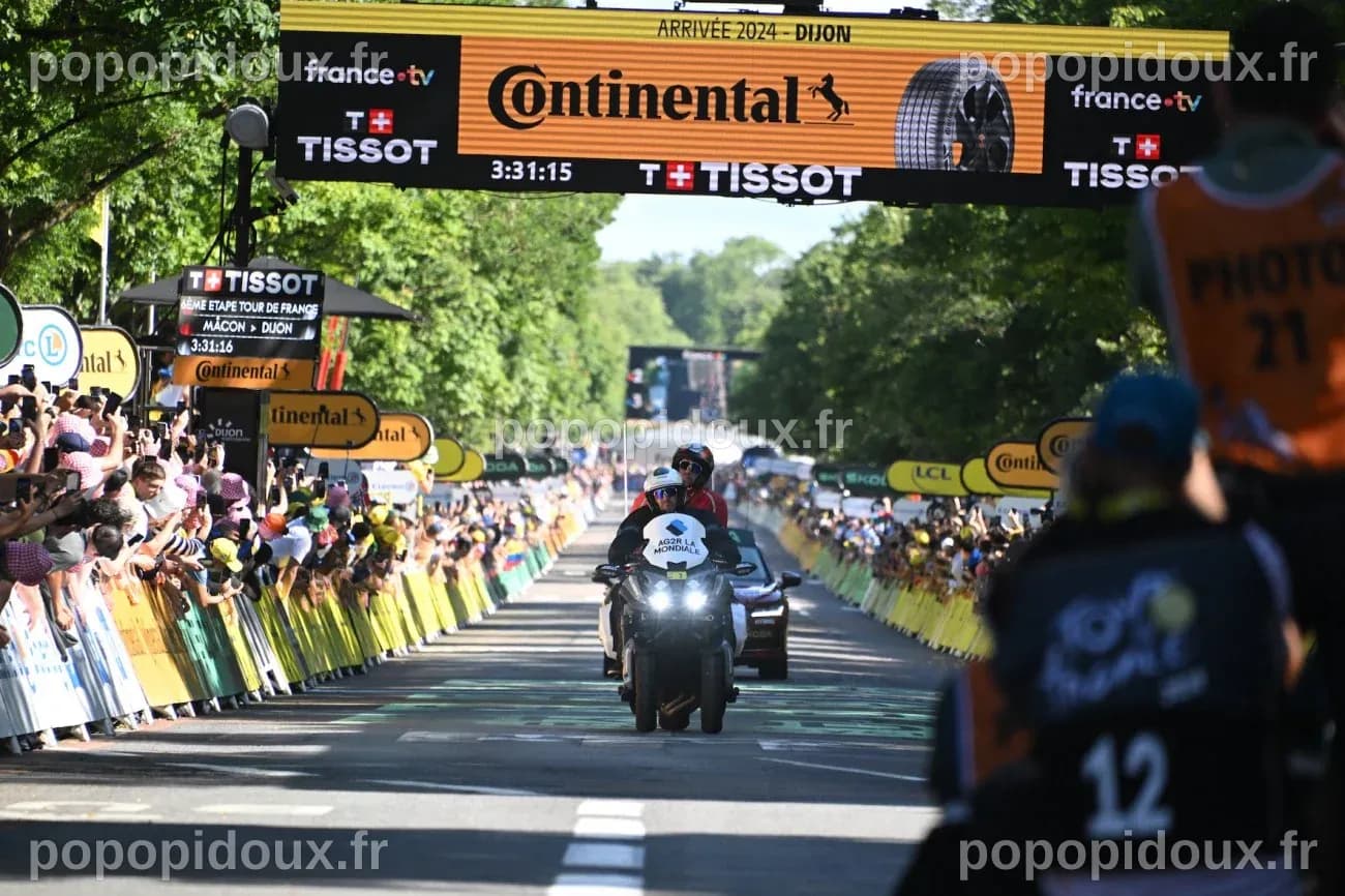 Tour de France (6ème étape) : Dylan Groenewegen triomphe sur ligne à Dijon