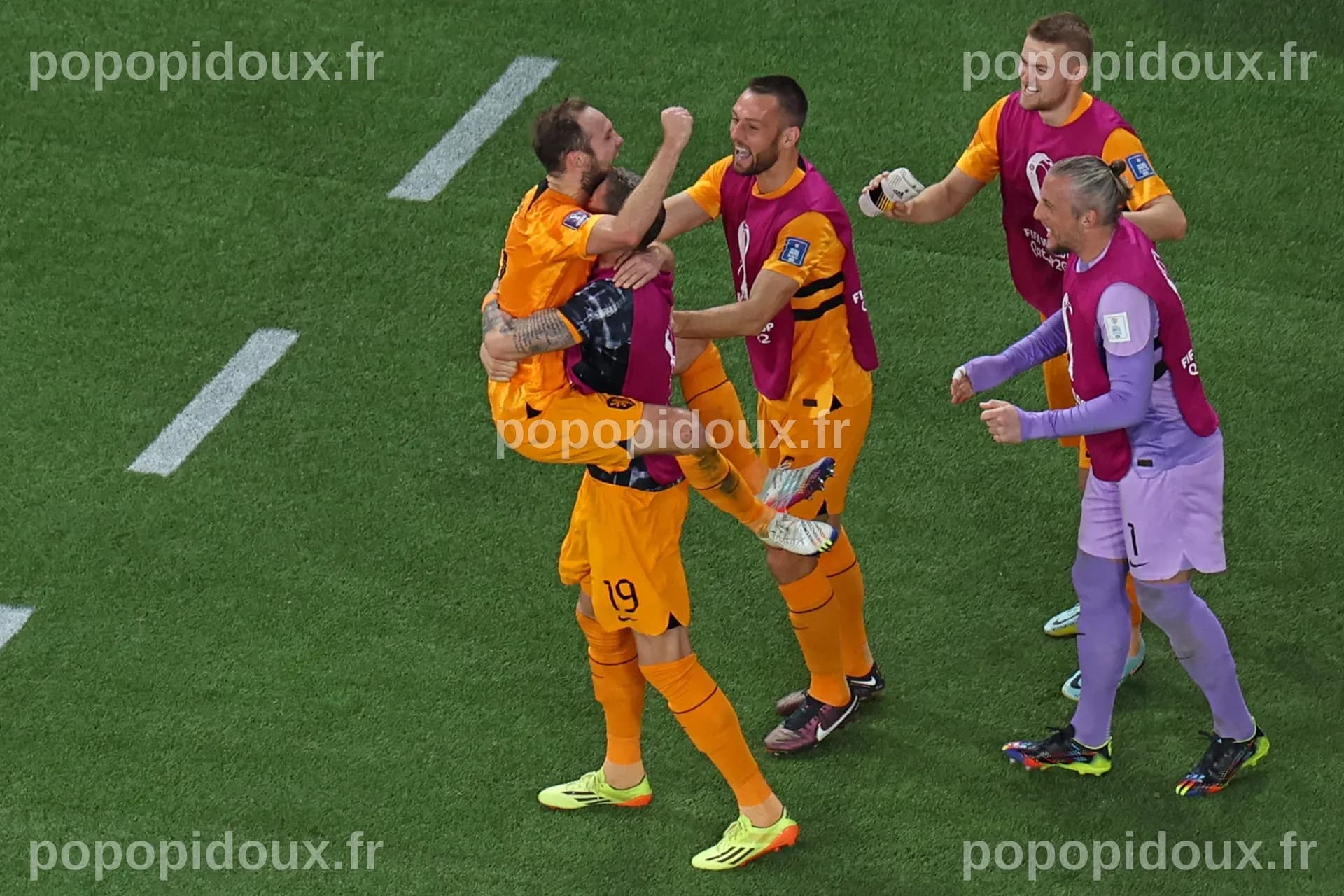 Les infos de 18h - Coupe du monde 2022 : les Pays-Bas, premiers ...
