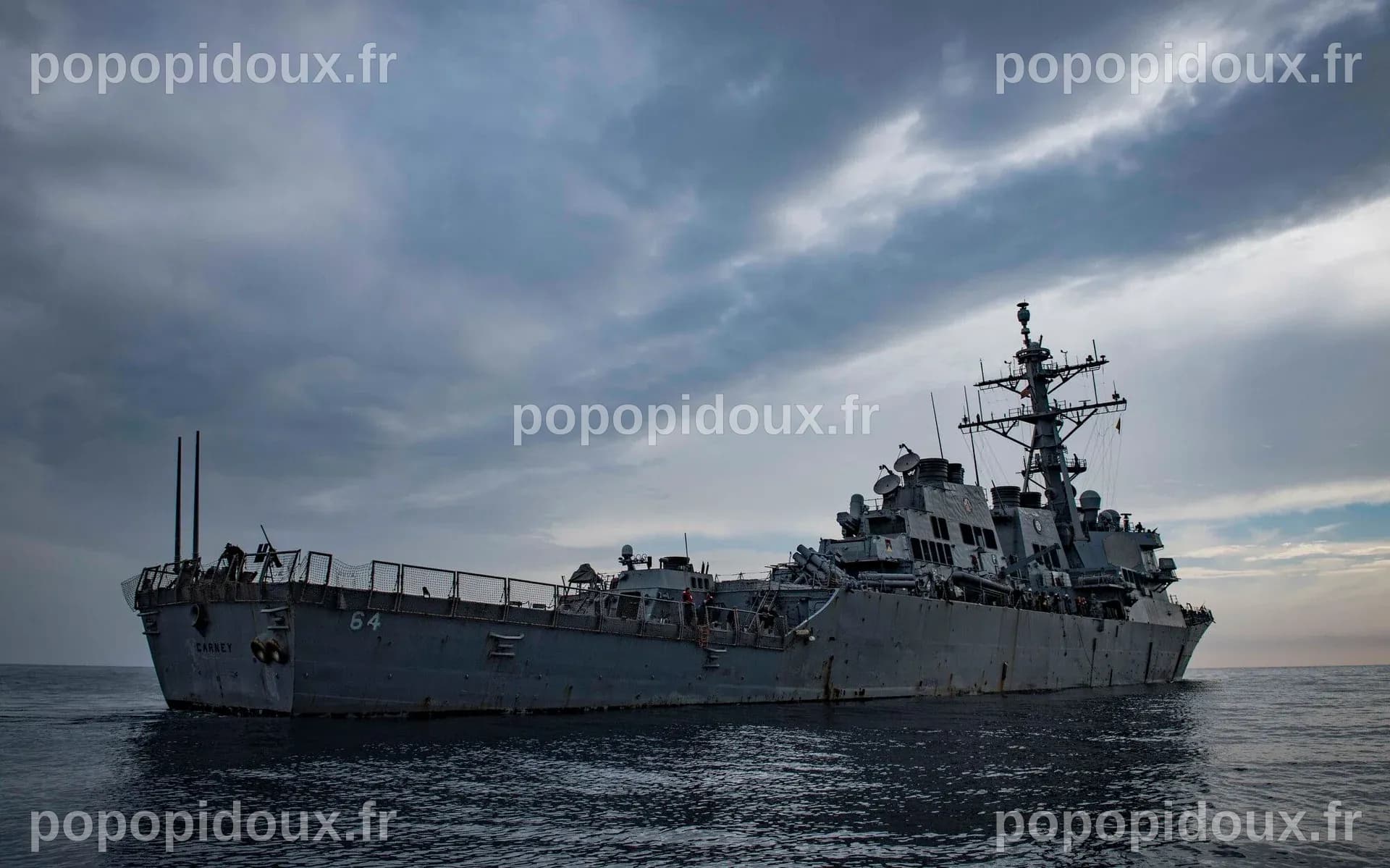 Un Navire De Guerre Américain A Intercepte Des Missiles Tirés Depuis Le ...