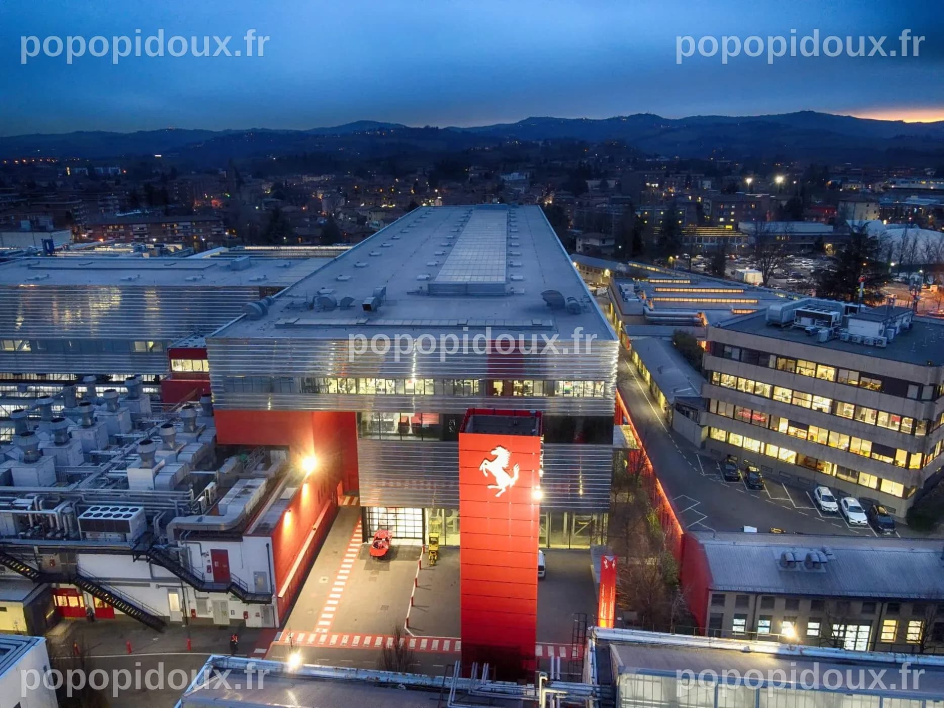 Ferrari fait face à une chute historique de son action en bourse ! - Le ...