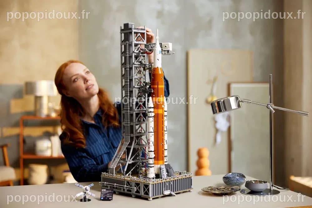 LEGO Icons 10341 pas cher, Le système de lancement spatial d'Artemis de ...