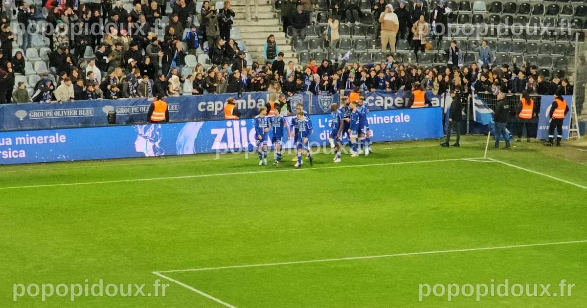 Football (Ligue 2) - Le SC Bastia vainqueur de Nîmes au bout d'un match ...