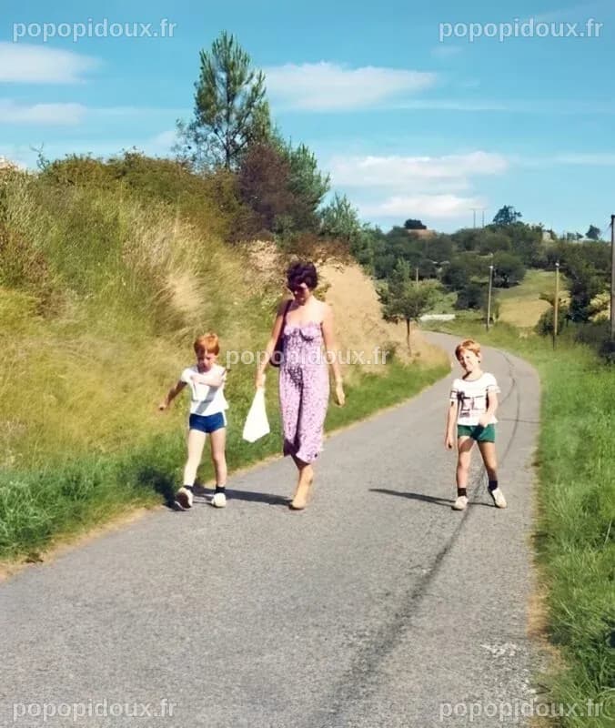 Après le décès de sa mère, un fils découvre par hasard une photo de son ...
