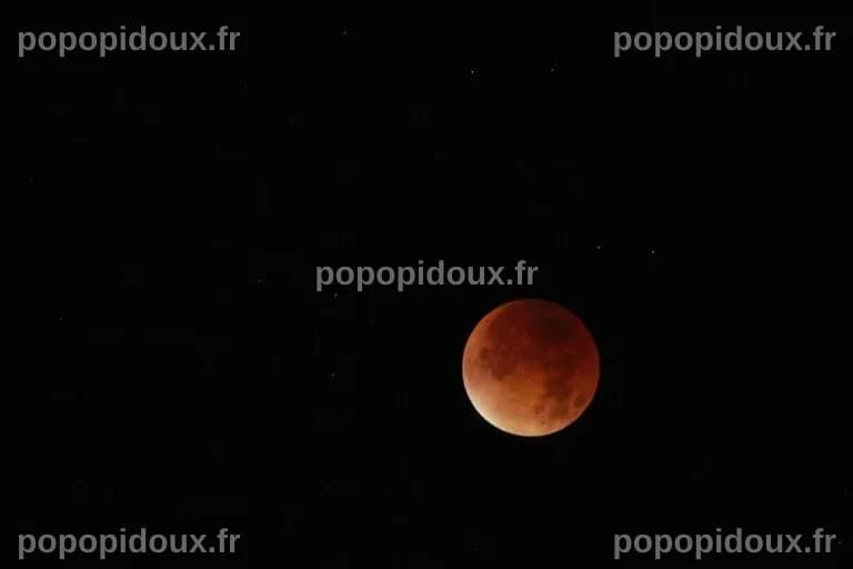 Comment observer l'éclipse lunaire totale, aussi connue sous le nom de ...