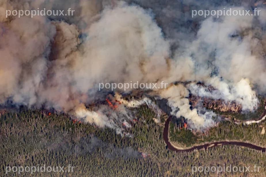 Vérification des Faits : Des Images Satellites Révèlent les Incendies de Puits de Pétrole au Koweït en 1991, et Non Pas une Photo Récente du Moyen-Orient