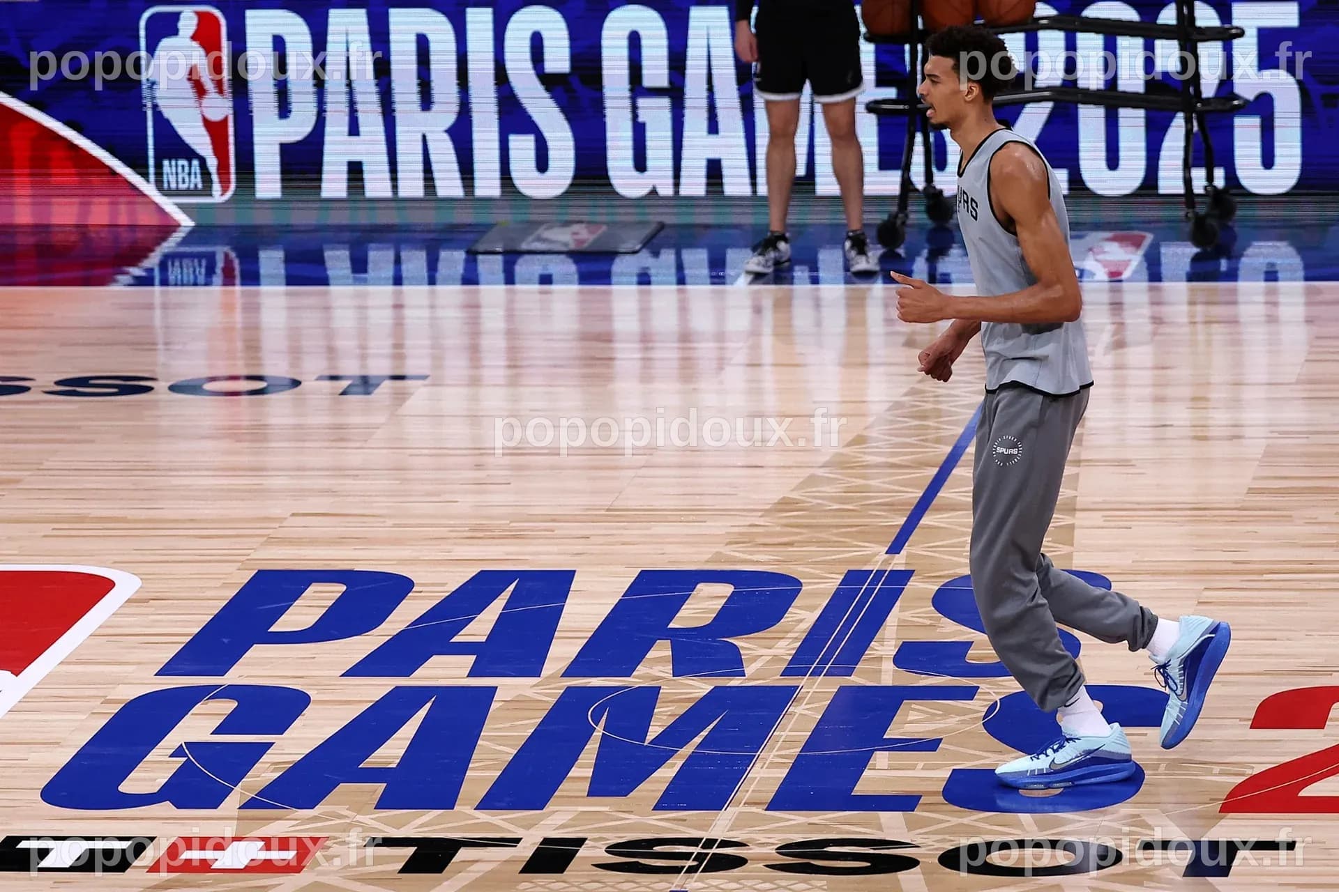 Victor Wembanyama illumine le parquet : les Spurs écrasent les Rockets