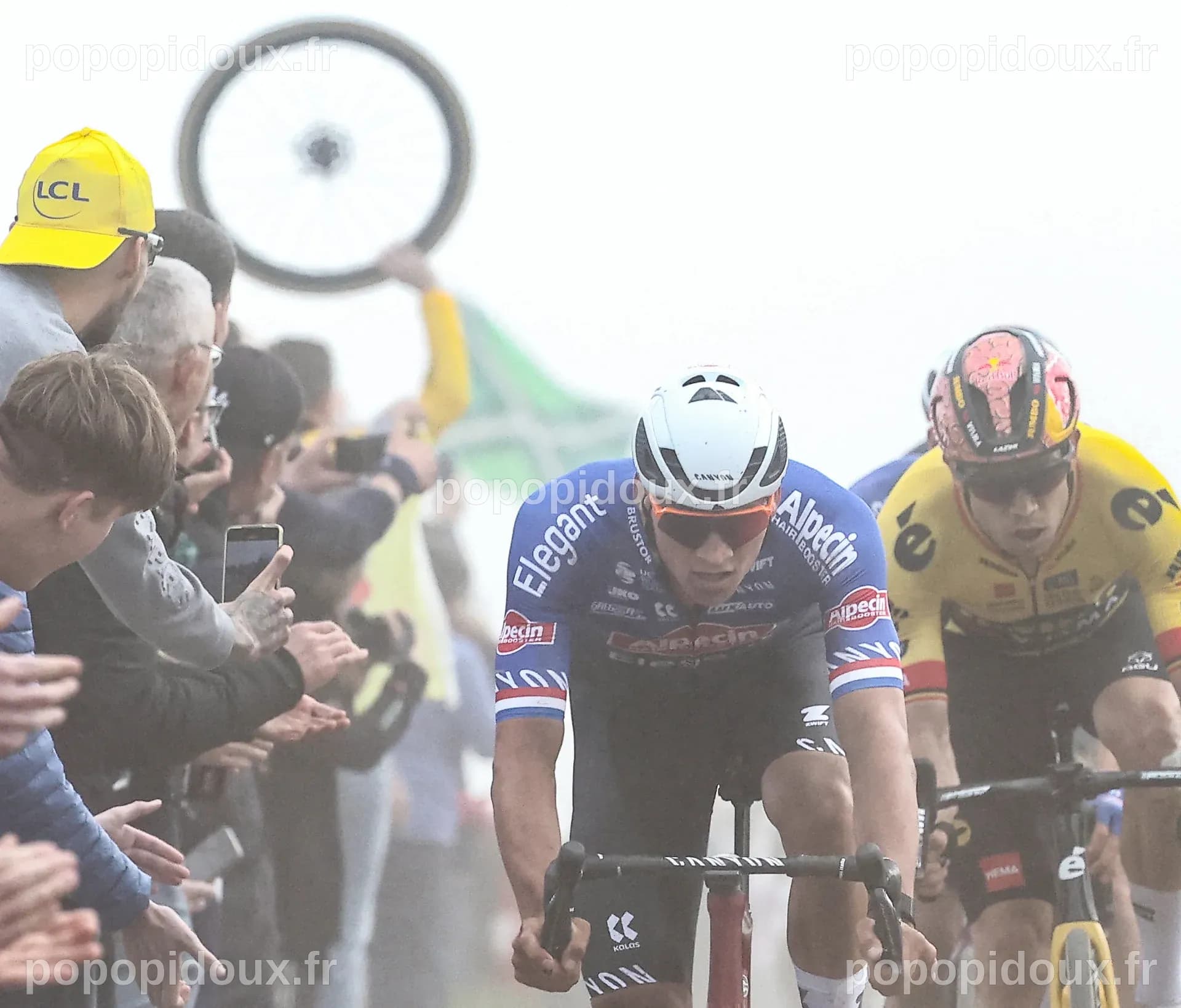 Paris-Roubaix 2023 : Mathieu van der Poel s'impose dans "l'Enfer du Nord"