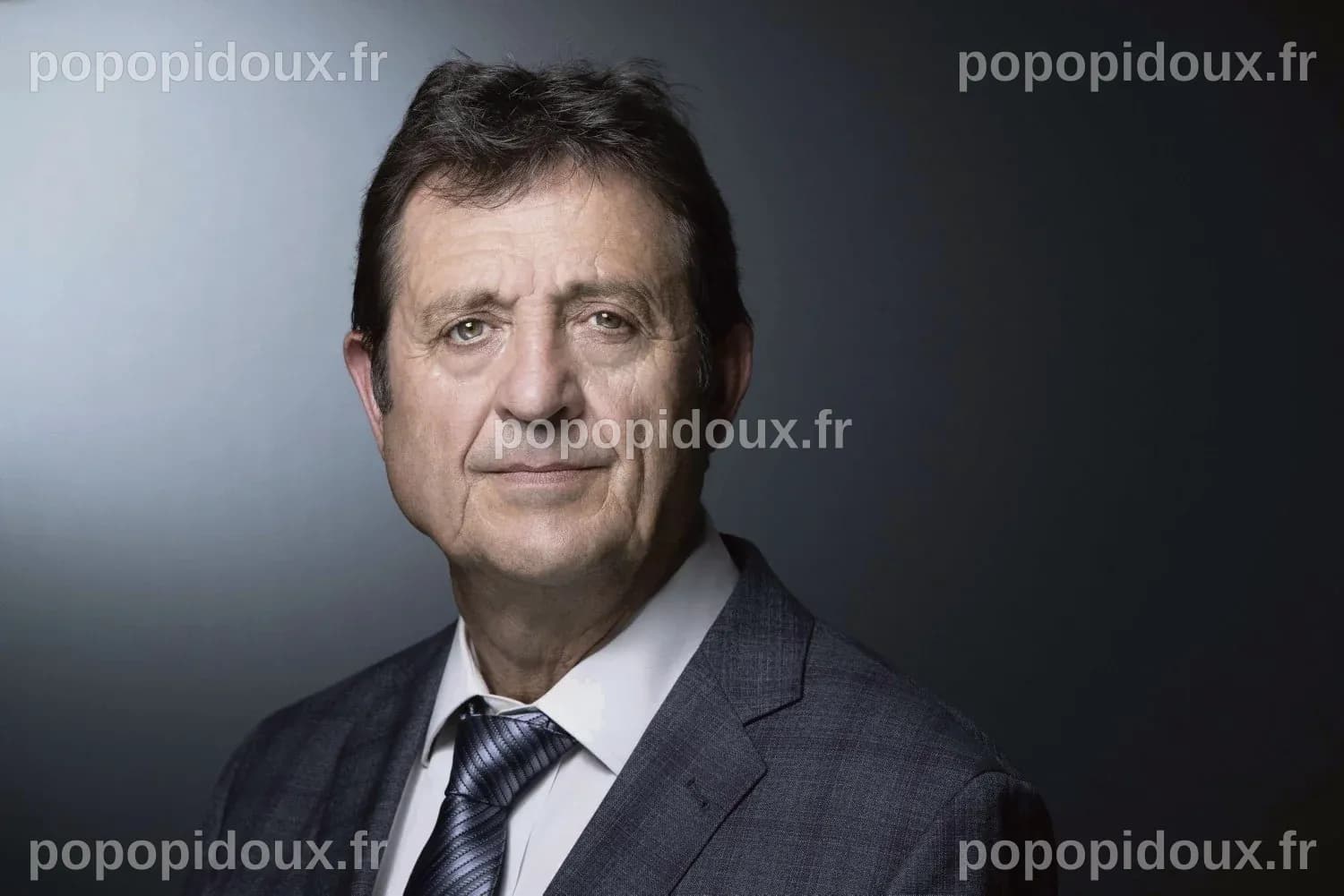Le Maire de La Courneuve Lève le Drapeau Palestinien pour Contester la Loi Yadan