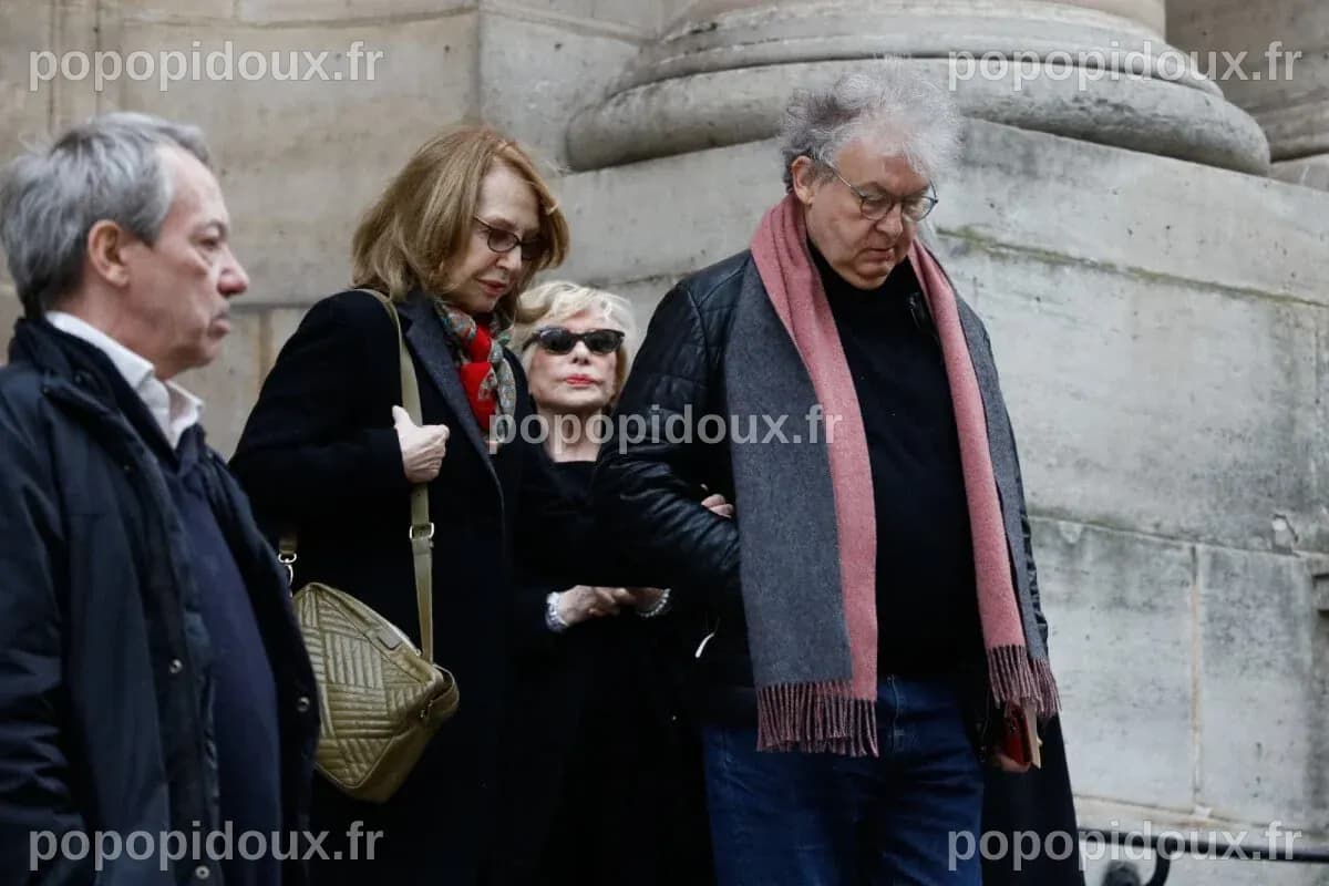Photo : Nathalie Baye, Sophie Darel et Dominique Besnehard - Obsèques ...