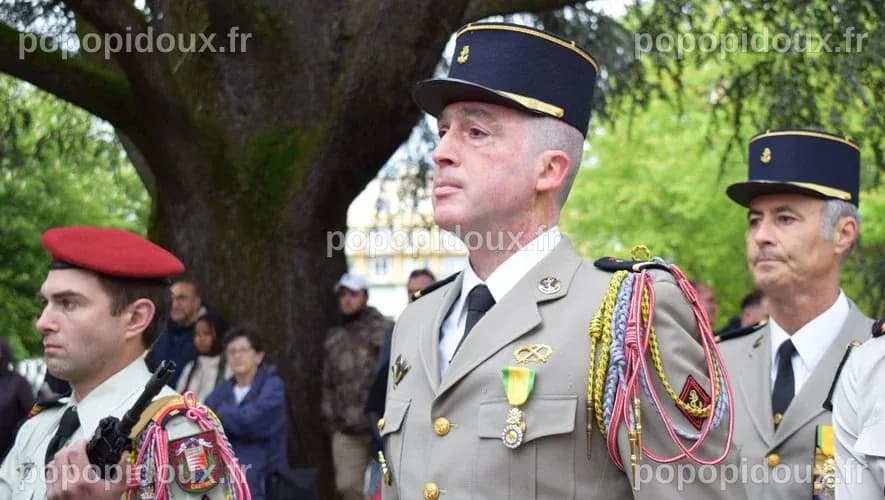 Cérémonie du 8-Mai : la médaille militaire remise l’adjudant-chef ...