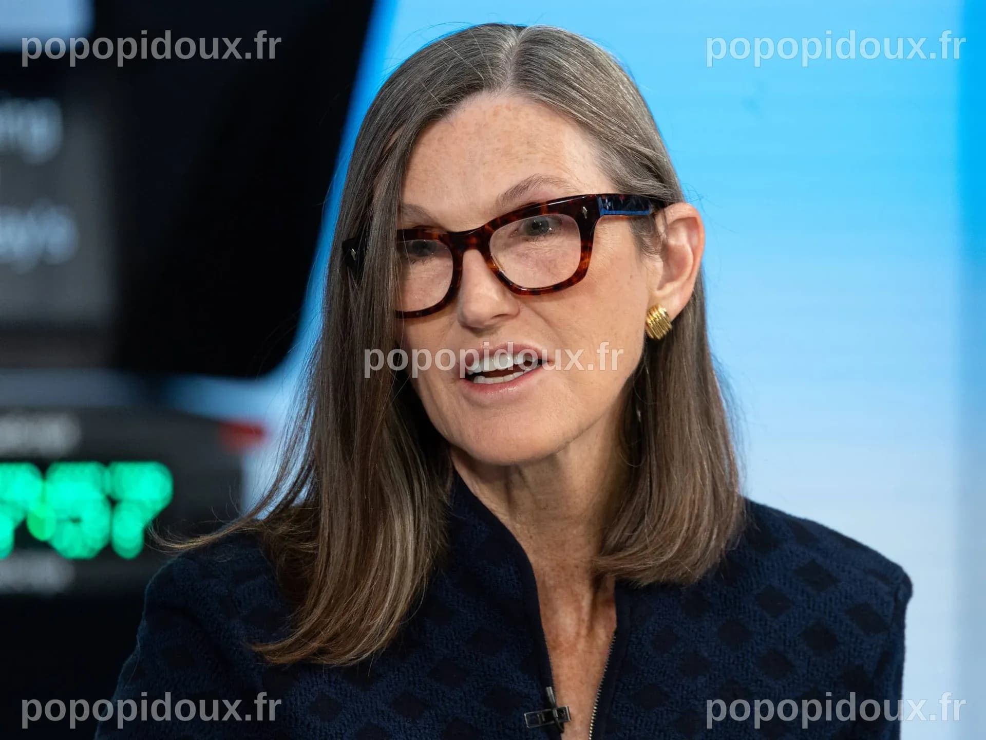 Cathie Wood buys $900,000 of surging megacap stock | AMZN - TheStreet