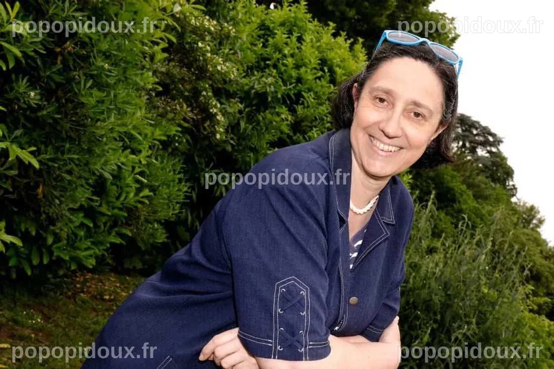 Biographie de Danielle Moreau : une vie de radio et télévision - Legit.ng