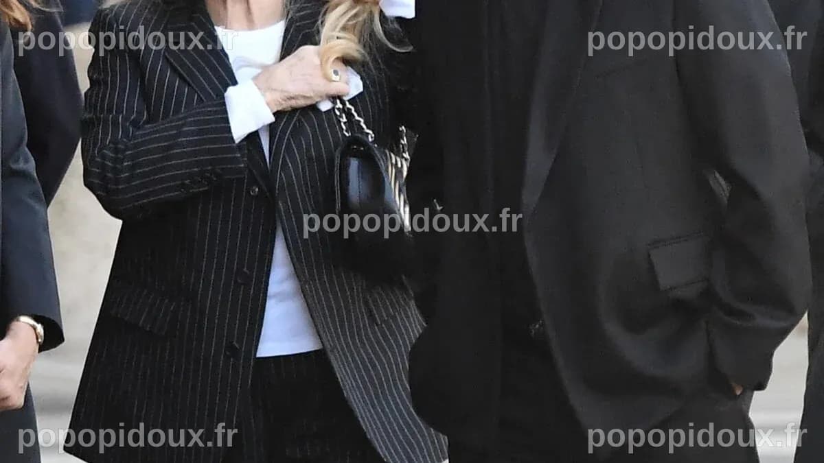 Sylvie Vartan rend hommage à Nathalie Baye lors de ses obsèques à Paris