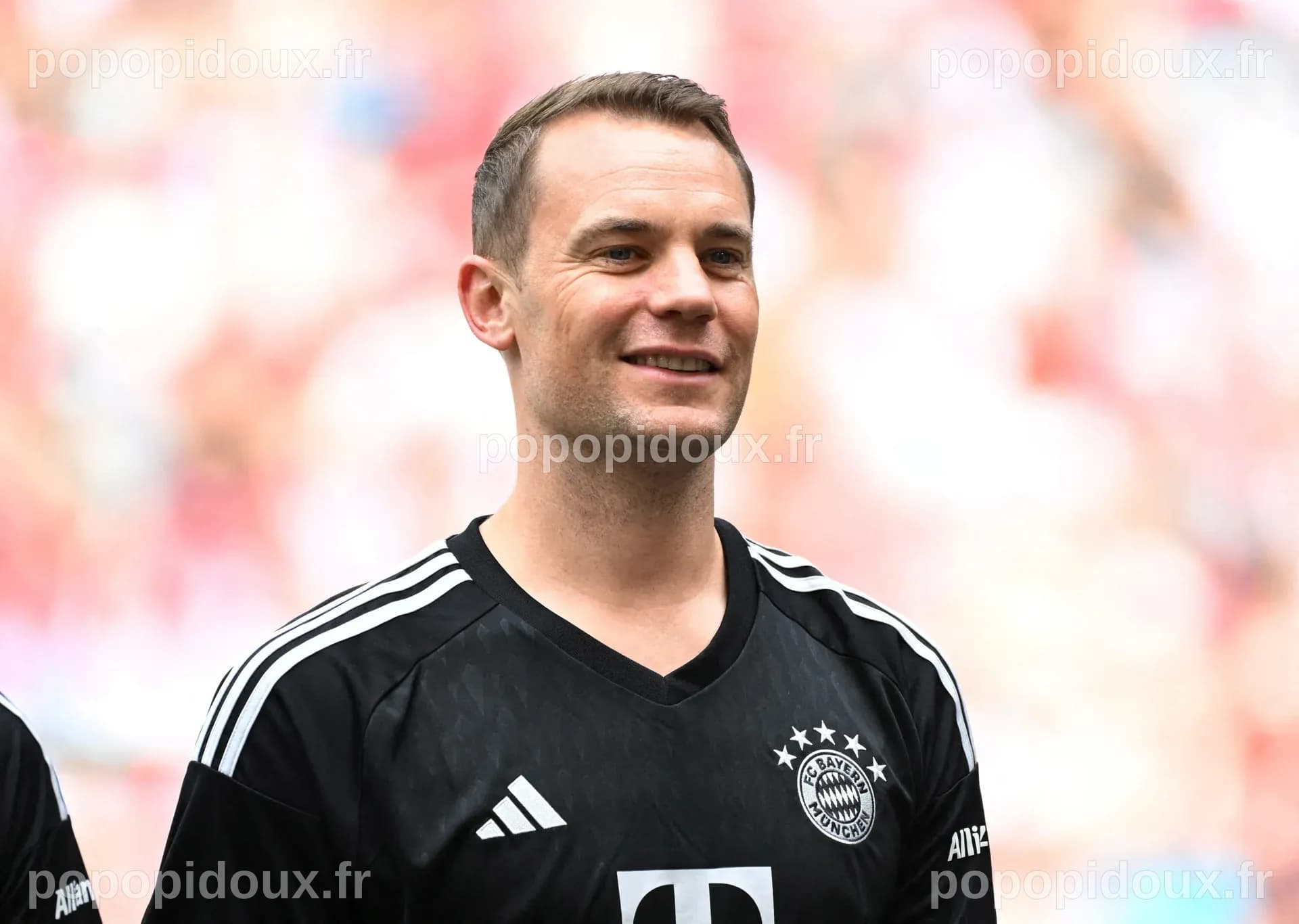 Rummenigge défend Neuer malgré les critiques et appelle à sa prolongation d'un an