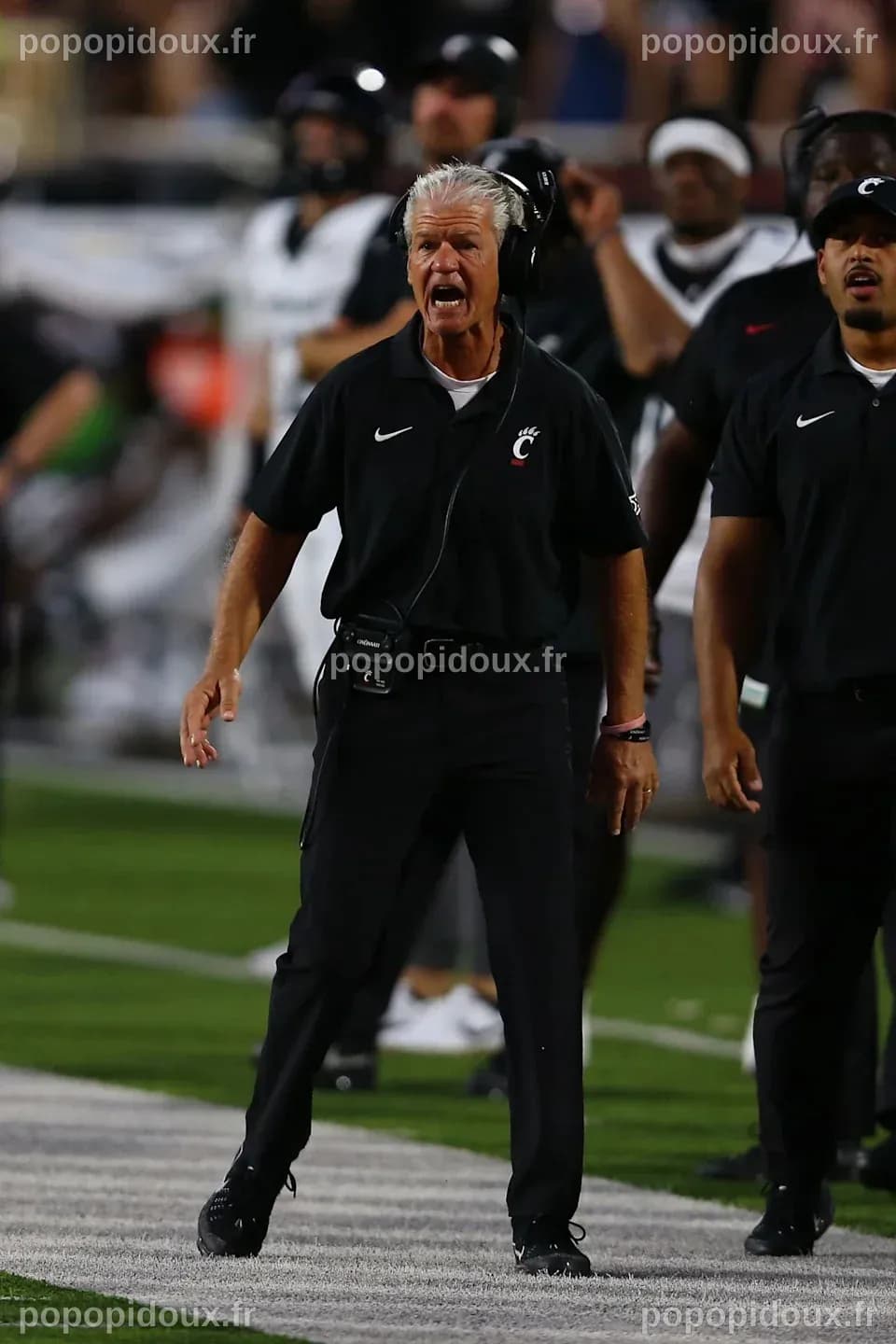 Kerry Coombs, coach des équipes spéciales du Michigan, surmonte le chaos professionnel et les piques rivales