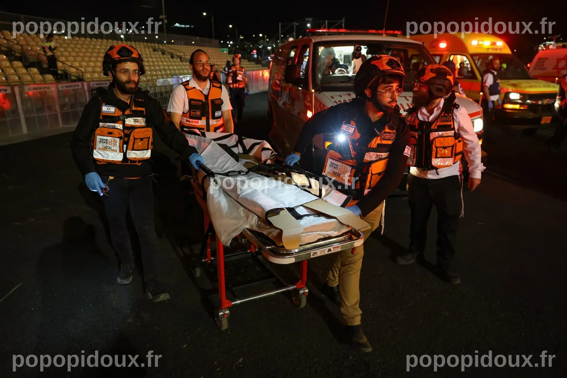 La police disperse des centaines de civils sur le mont Méron alors qu'ils tentent d'allumer des feux pour Lag Ba'omer