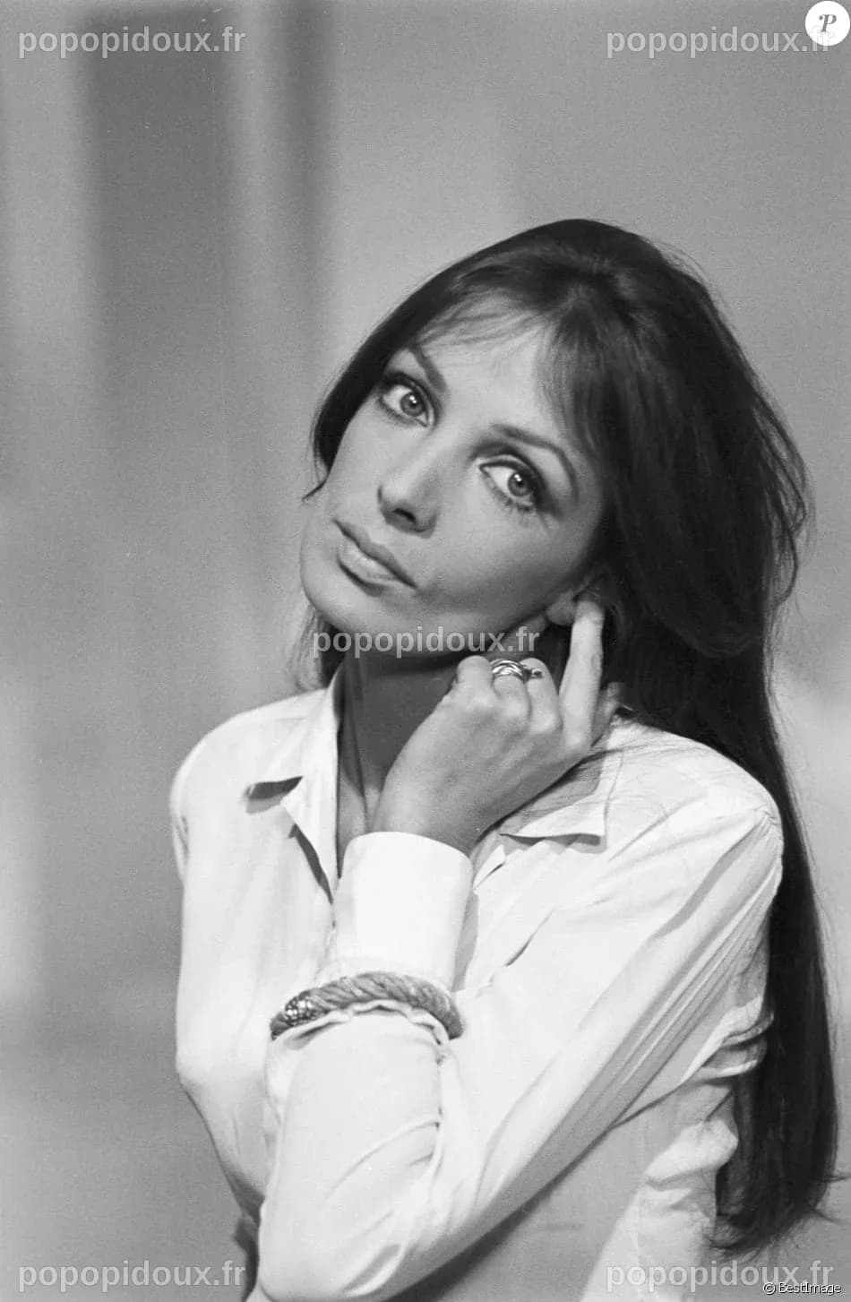 Marie Laforêt sur un plateau le 16 octobre 1969. - Purepeople