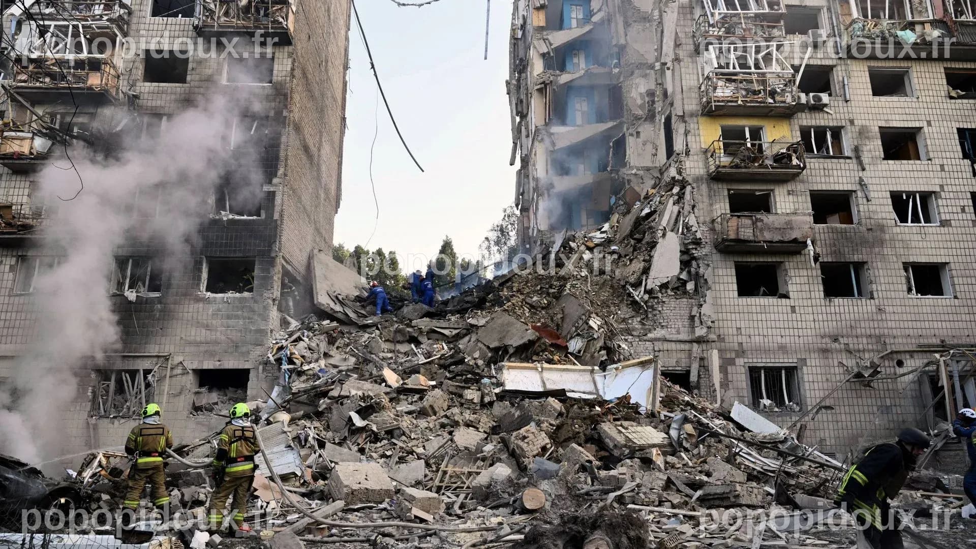 Une tragédie de dizaines de morts suite aux frappes russes en Ukraine, quelques heures avant un cessez-le-feu
