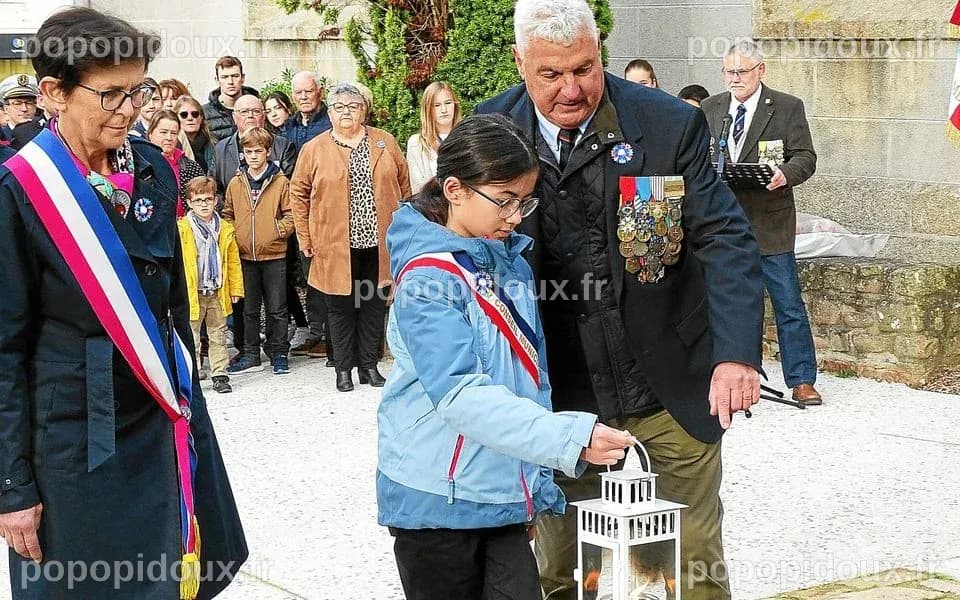 Pour le 11-Novembre, les enfants de Ploudalmézeau ont porté la Flamme ...