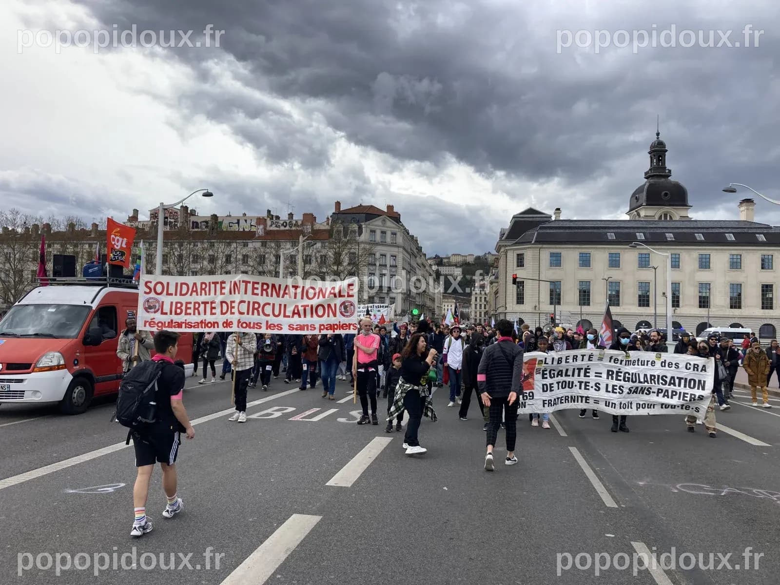 Lyon. Une manifestation contre le projet de loi immigration organisée ...