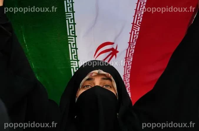 Miss Grand Iran salue Netanyahu et l'armée israélienne lors d'un rassemblement anti-régime à Londres